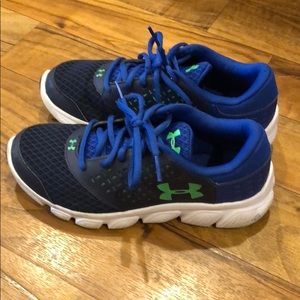 Under Armour Boys sneakers